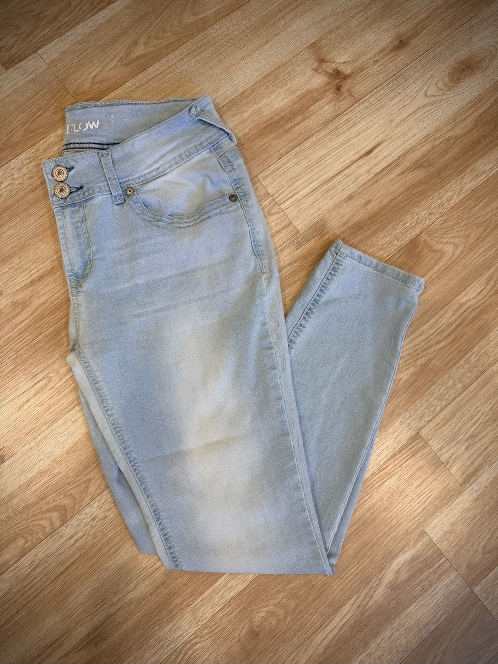 Wallflower Light Blue Skinny Jeans curvy